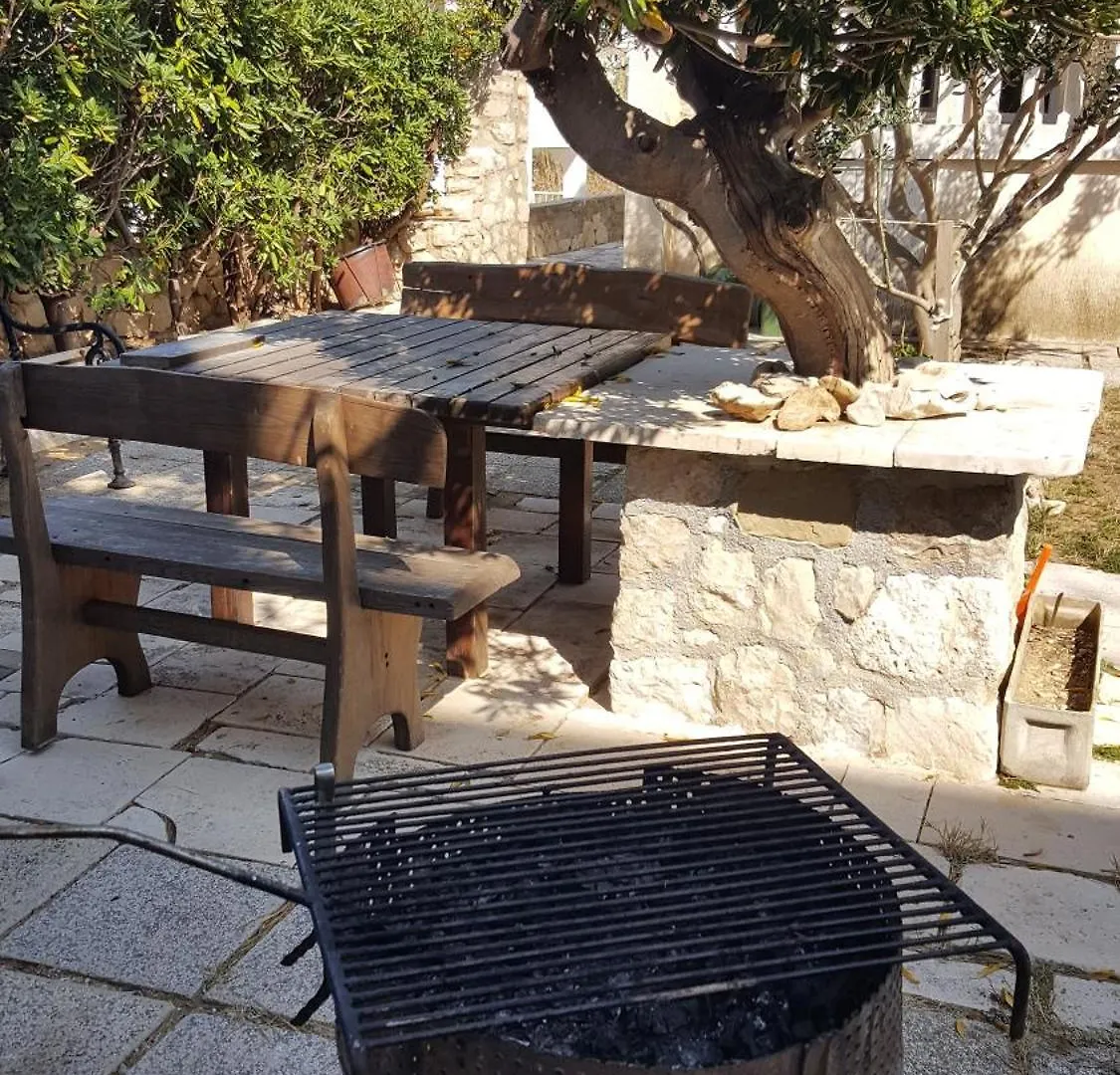 Veli Brig Apartment باغ